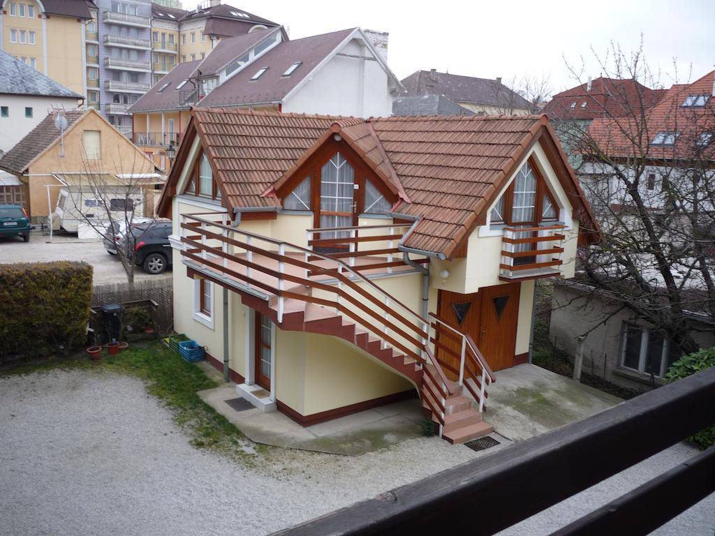 Jokai Apartmanhaz Heviz Bilik gambar